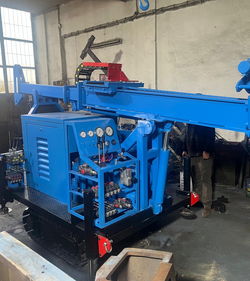 Hidrolik Mini 200 Metre Nq Kapasi̇teli̇  Sondaj Makinası.